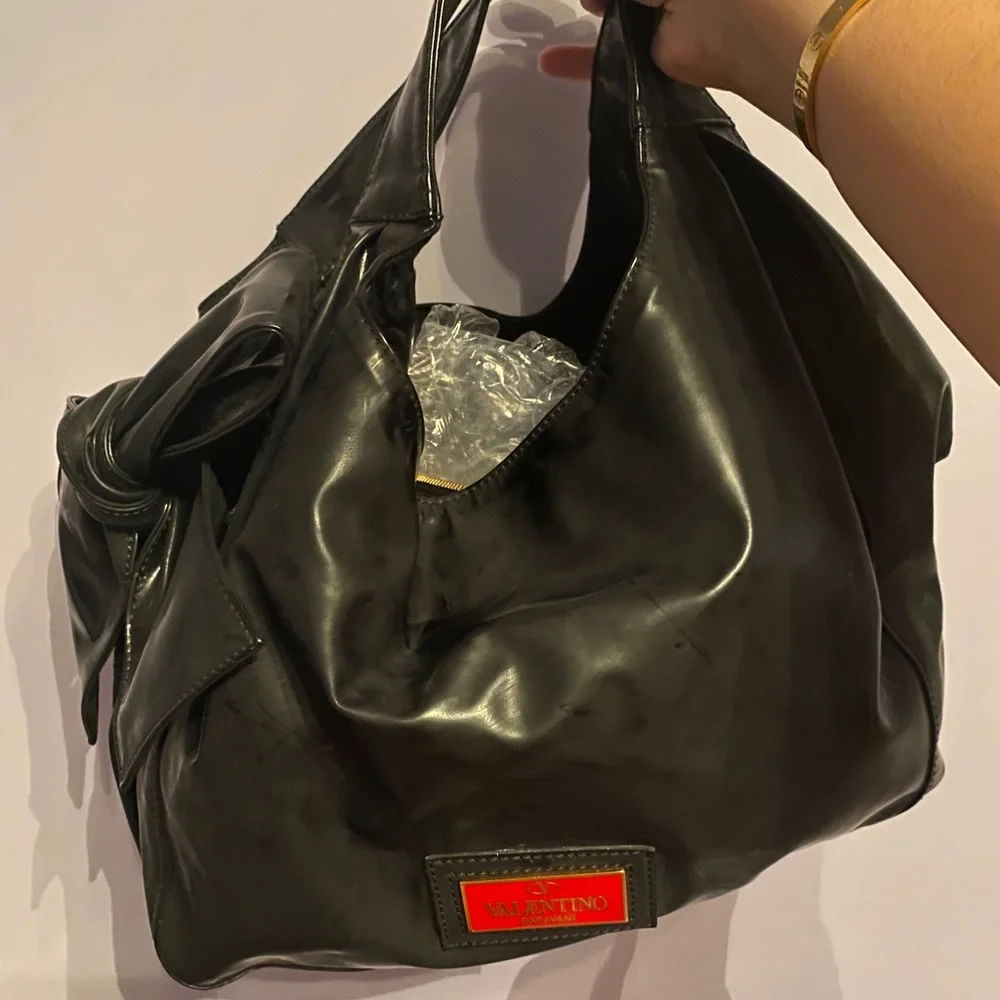 Valentine Garavani Bow Bag in Black - Picture 3 of 6